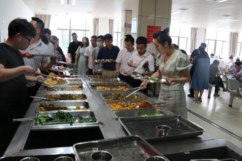 如何挑选一家优秀的学校食堂承包商